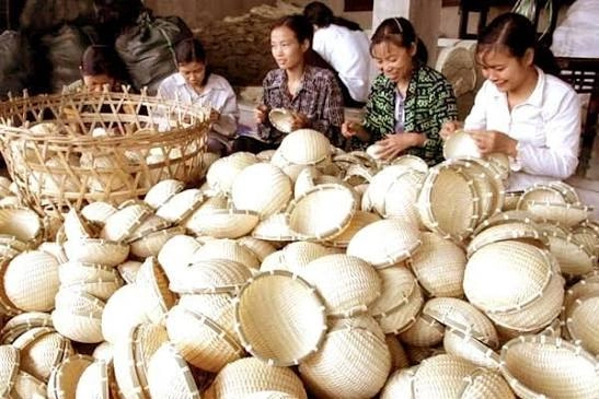 Traditional Vietnamese Woven Bamboo Kitchen Basket Bowl